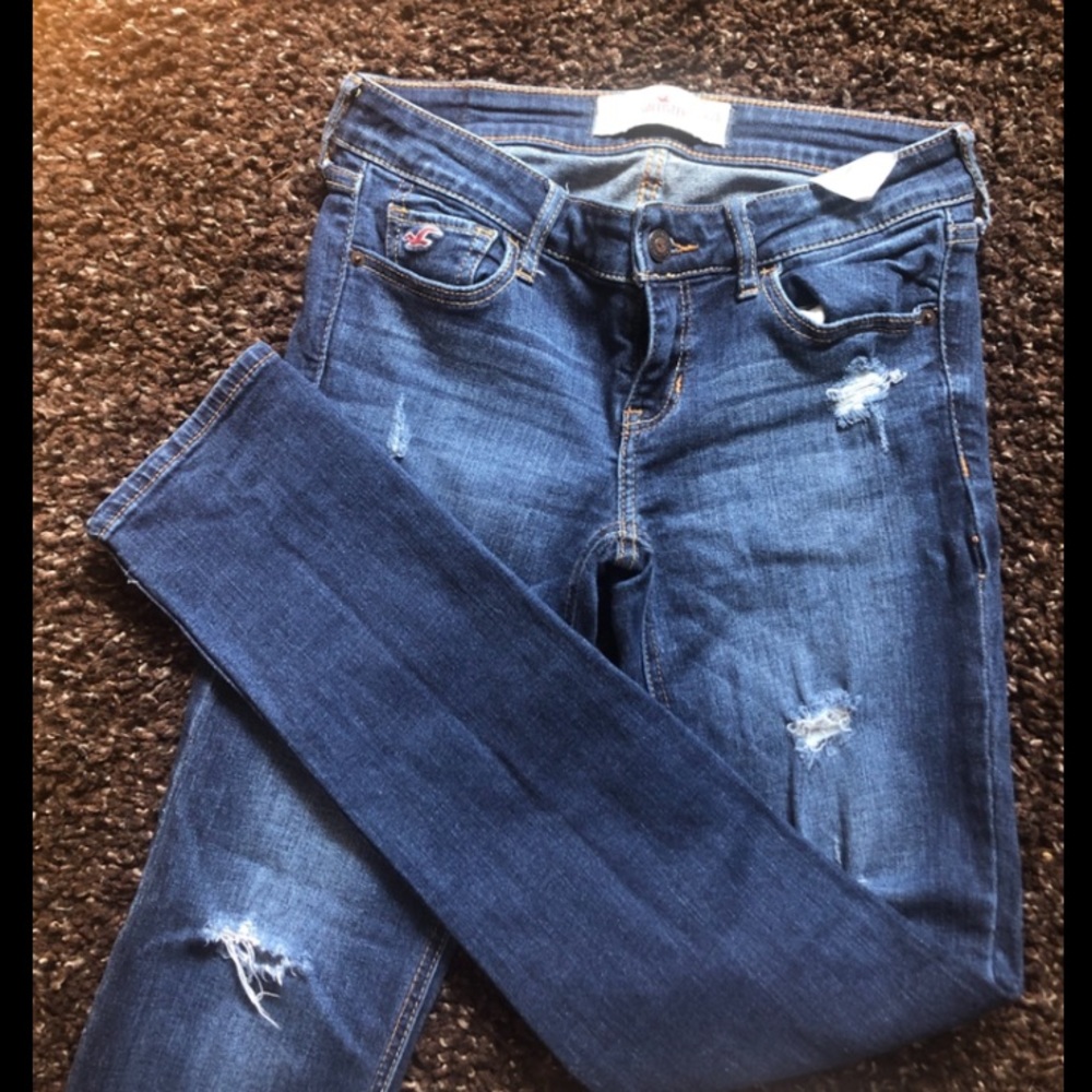 Hollister 26W 31L ripped jeans dark wash
